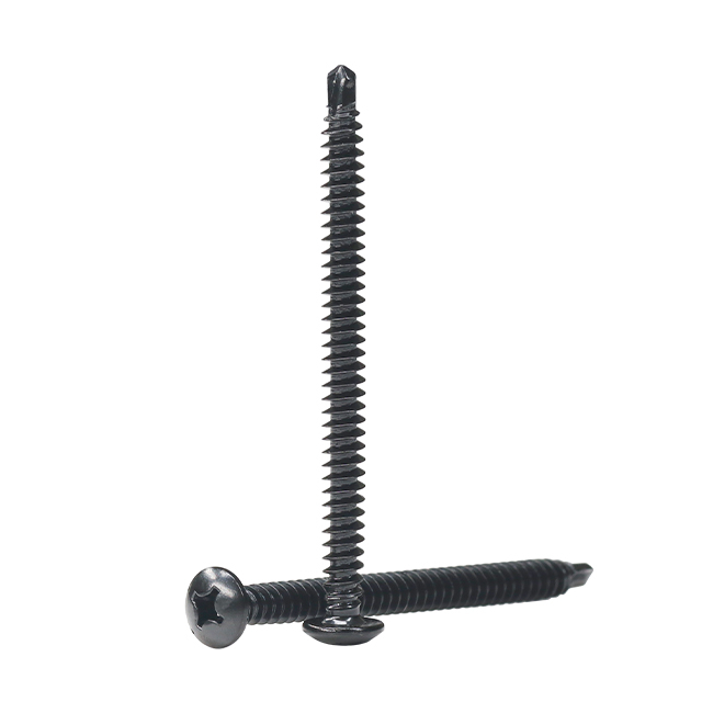 # 14 Attaches de toiture robustes - T&ecirc;te en treillis