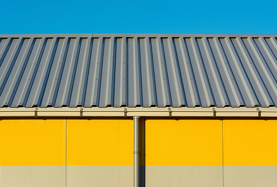 fixation de toiture en m&eacute;tal.jpg